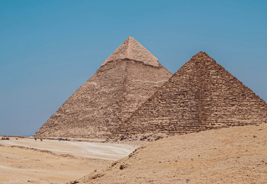 Egipt czy Zjednoczone Emiraty Arabskie? Porównanie zimowych kierunków