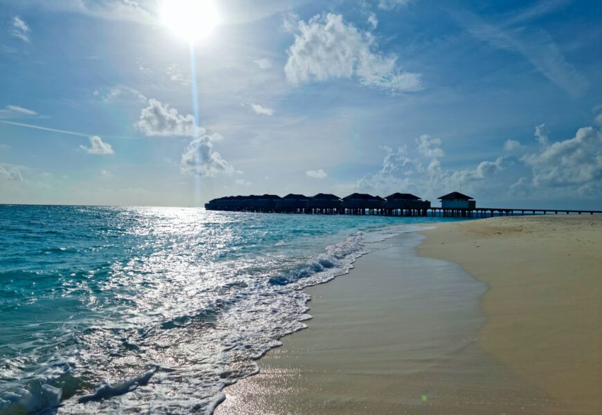 Zanzibar czy Malediwy? Porównanie rajskich destynacji zimowych