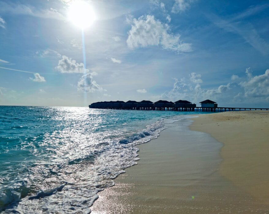 Zanzibar czy Malediwy? Porównanie rajskich destynacji zimowych